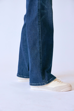 Load image into Gallery viewer, Judy Blue Petite Mid Rise Straight Leg Tummy Control Classic Jeans