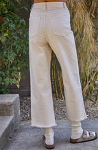 Load image into Gallery viewer, Cream Wide Leg Ankle Capri Jeans